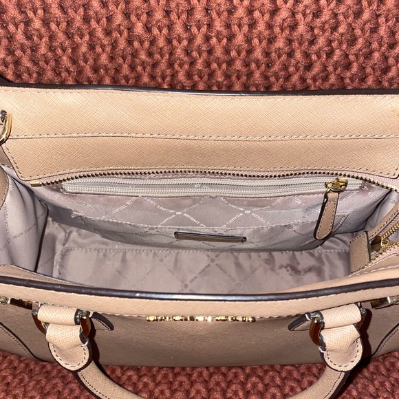 Michael Kors Purse - Picture 4 of 4